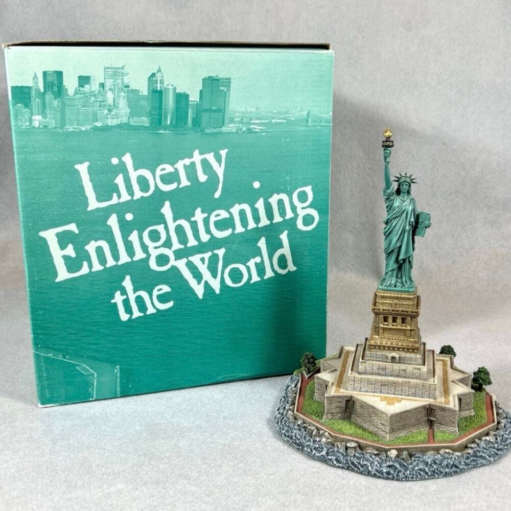 Vtg Harbor Lights Liberty Enlightening the World Statue of Liberty Collectible